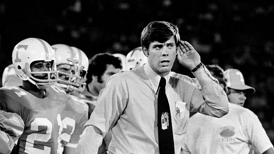 Former Vols football coach Bill Battle dies at 82 (College Football)