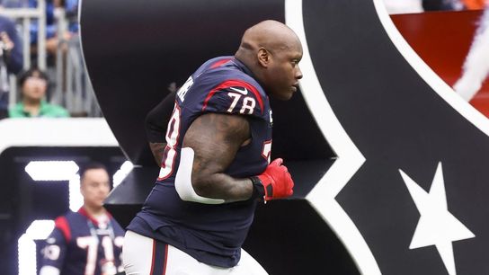 Texans LT Laremy Tunsil exits after penalty, prior to pick-6 (NFL)
