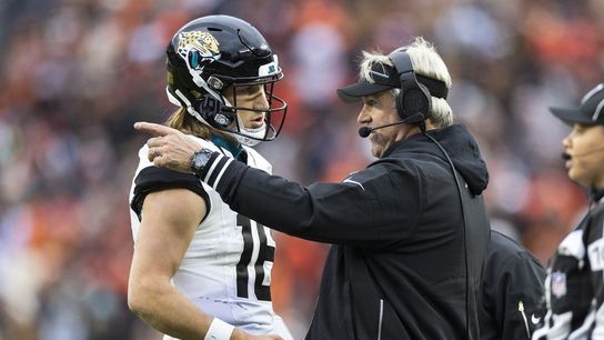 Jaguars QB Trevor Lawrence practices, awaits concussion clearance (NFL)