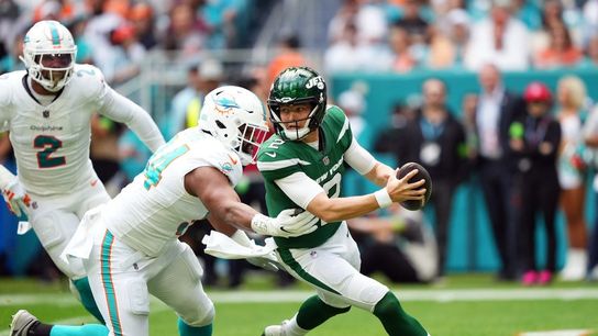 Jets QB Zach Wilson departs vs. Dolphins (NFL)