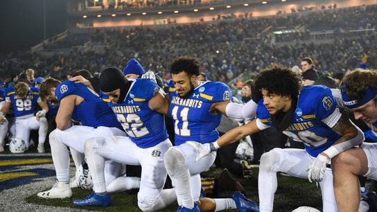 South Dakota State beats Montana for second straight FCS title (College Football)