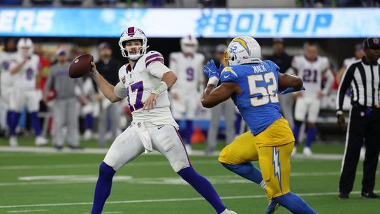 Bills close on clinching clinching playoff spot while Patriots face questions (NFL)