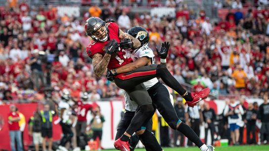 Buccaneers rout Jaguars to stay on top in division race (NFL)
