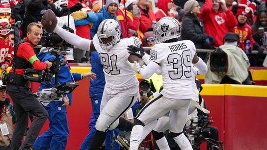 Raiders' defense provides offense in upset of Chiefs (NFL)