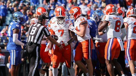 Phil Mafah (4 TDs), Clemson topple Kentucky late in Gator Bowl (College Football)