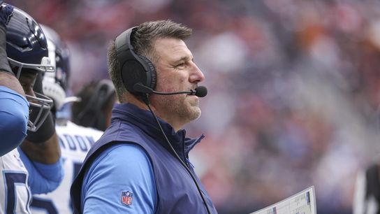 Report: Mike Vrabel meets with Chargers about coaching job (NFL)
