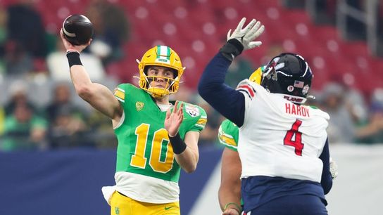 Bo Nix, No. 8 Oregon dominate No. 23 Liberty at Fiesta Bowl (College Football)