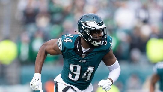 Reports: Eagles keep DE Josh Sweat on restructured deal (NFL)