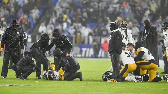 Steelers' T.J. Watt injures knee against Ravens, ruled out (NFL)