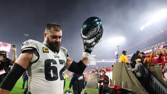 Report: Eagles C Jason Kelce tells teammates he's retiring (NFL)