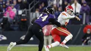 Panthers sign Pro Bowl OLB Jadeveon Clowney (NFL)