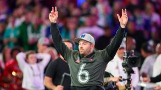 Baker Mayfield signs 3-year deal to stay 'home' in Tampa (NFL)