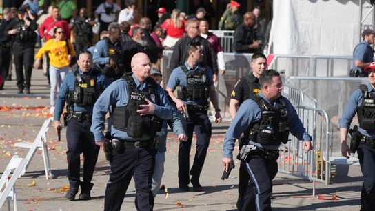 Report: 1 dead in shooting near end of Chiefs' SB parade (NFL)