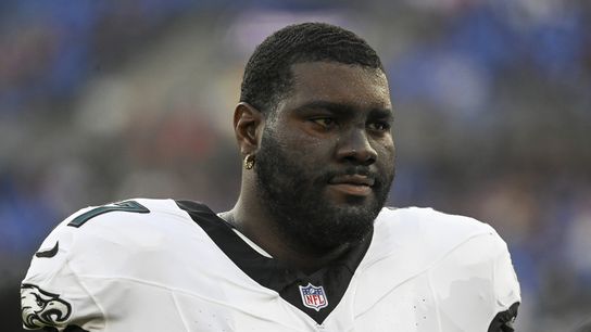 Reports: Eagles OL Mekhi Becton injures leg at practice (NFL)