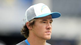 Chargers' Justin Herbert praised for poise shown in stuck elevator (NFL)