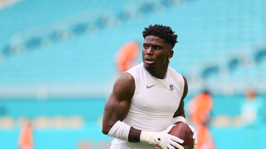 Dolphins WR Tyreek Hill detained by cops, expected to play (NFL)