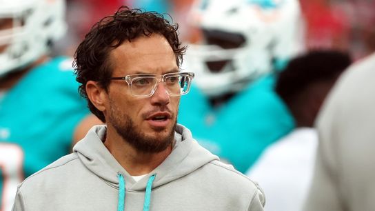 Reports: Dolphins sign coach Mike McDaniel to extension (NFL)