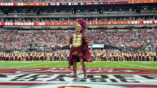 Reclassified 5-star DE Jahkeem Stewart signs with USC (College Football)