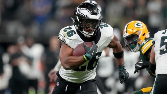 Eagles emerge with win over Packers in wild Brazil opener (NFL)