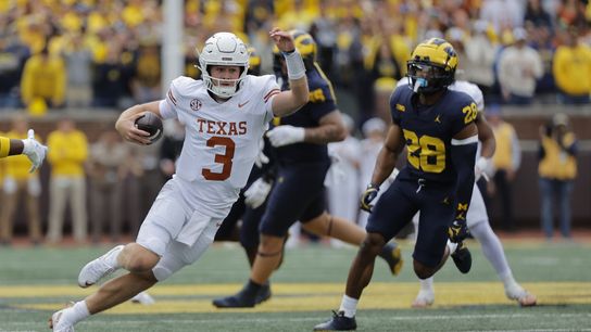 No. 3 Texas halts No. 10 Michigan's win streak at 16 (College Football)