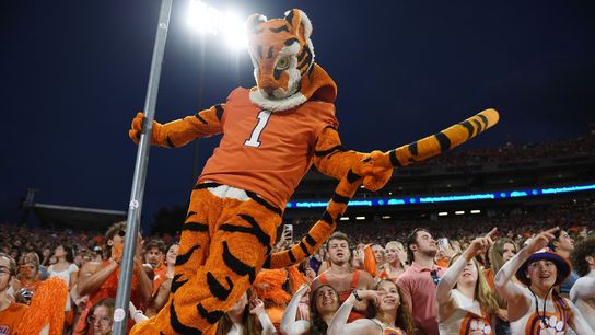 Cade Klubnik accounts for 7 TDs as No. 25 Clemson rolls past Appalachian St. (College Football)