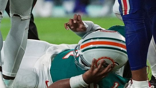 Quarterbacks' health a major issue for Dolphins, Colts (NFL)