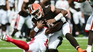 Browns rule out starting OTs, TE David Njoku (NFL)
