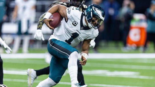 Eagles score late, hand Saints first loss (NFL)
