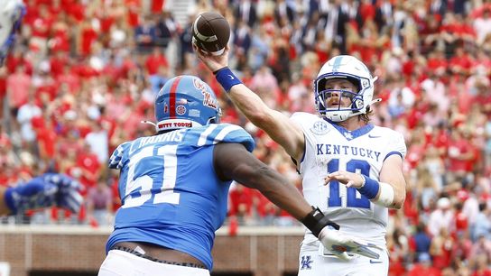 Kentucky knocks off No. 6 Ole Miss (College Football)