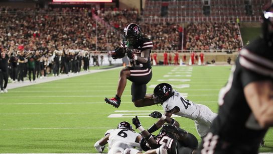 Texas Tech outlasts Cincinnati in 44-41 shootout (College Football)