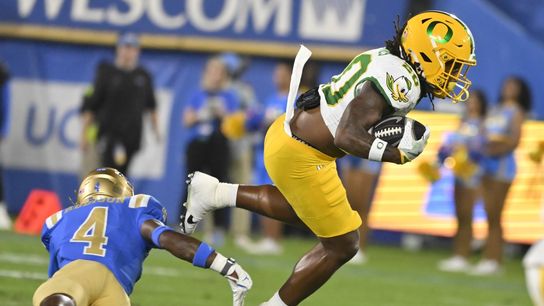 No. 8 Oregon rolls past UCLA for first Big Ten win in school history (College Football)