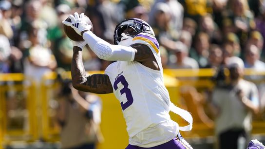 Vikings survive Packers' late comeback bid, move to 4-0 (NFL)
