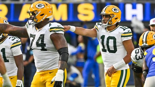 Disgruntled Packers C Elgton Jenkins at camp, not practicing (NFL)