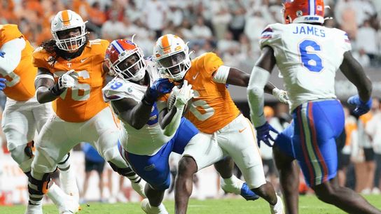 Dylan Sampson (3 TDs) rallies No. 8 Tennessee past Florida (College Football)