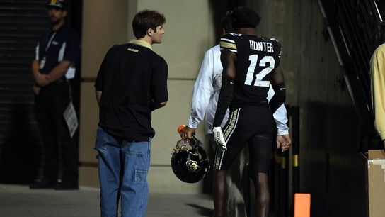 Colorado DB/WR Travis Hunter exits with apparent shoulder injury (College Football)