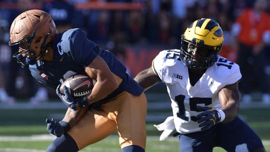 No. 22 Illinois handles business at home, topping No. 24 Michigan to improve to 6-1 (College Football)