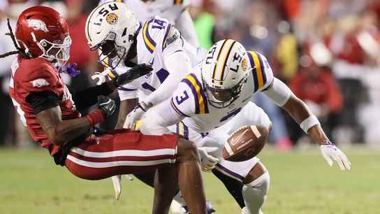 No. 8 LSU rides balanced offense in rout of Arkansas (College Football)