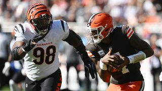 Reports: Browns restructure Deshaun Watson's contract, clear cap space (NFL)