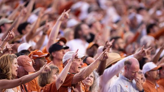 No Texas fans punished for bottle-throwing vs. Georgia (College Football)
