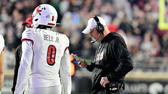 Free-falling Pitt, Louisville lock up with bowl position in play (College Football)