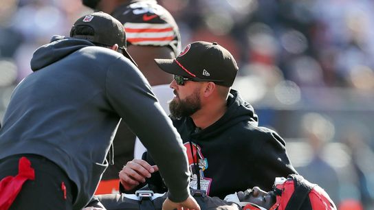 Browns LB Jeremiah Owusu-Koramoah (neck) carted off vs. Ravens (NFL)
