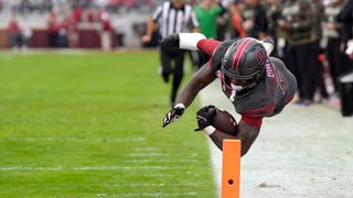Jovantae Barnes runs for 203 yards as Oklahoma cruises past Maine (College Football)
