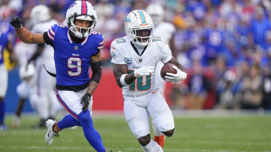 Dolphins coach on Tyreek Hill: 'If his body lets him, he'll play' (NFL)