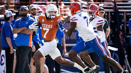 No. 5 Texas dominates first half, rolls past Florida 49-17 (College Football)