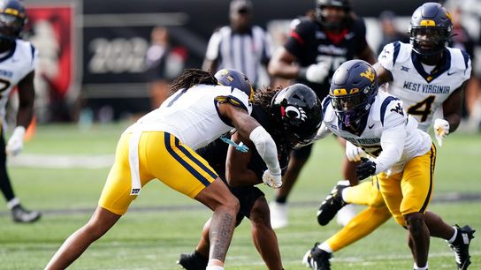 West Virginia takes advantage of turnovers, downs Cincinnati (College Football)