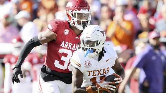 No. 3 Texas dominates first half to get past Arkansas 20-10 (College Football)