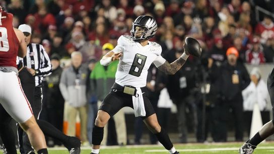 No. 1 Oregon survives at Wisconsin to remain unbeaten (College Football)