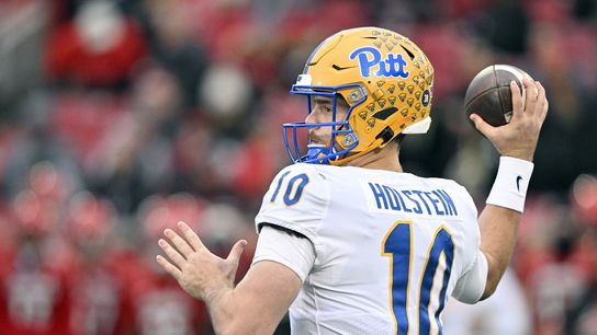 Pitt QB Eli Holstein carted off with leg injury (College Football)