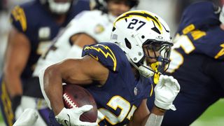 Report: Chargers RB J.K. Dobbins out with knee sprain (NFL)