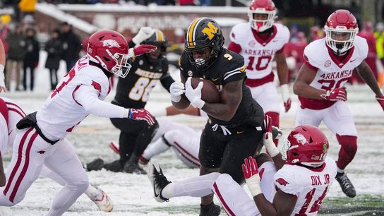 Brady Cook's late TD run lifts No. 21 Missouri over Arkansas (College Football)